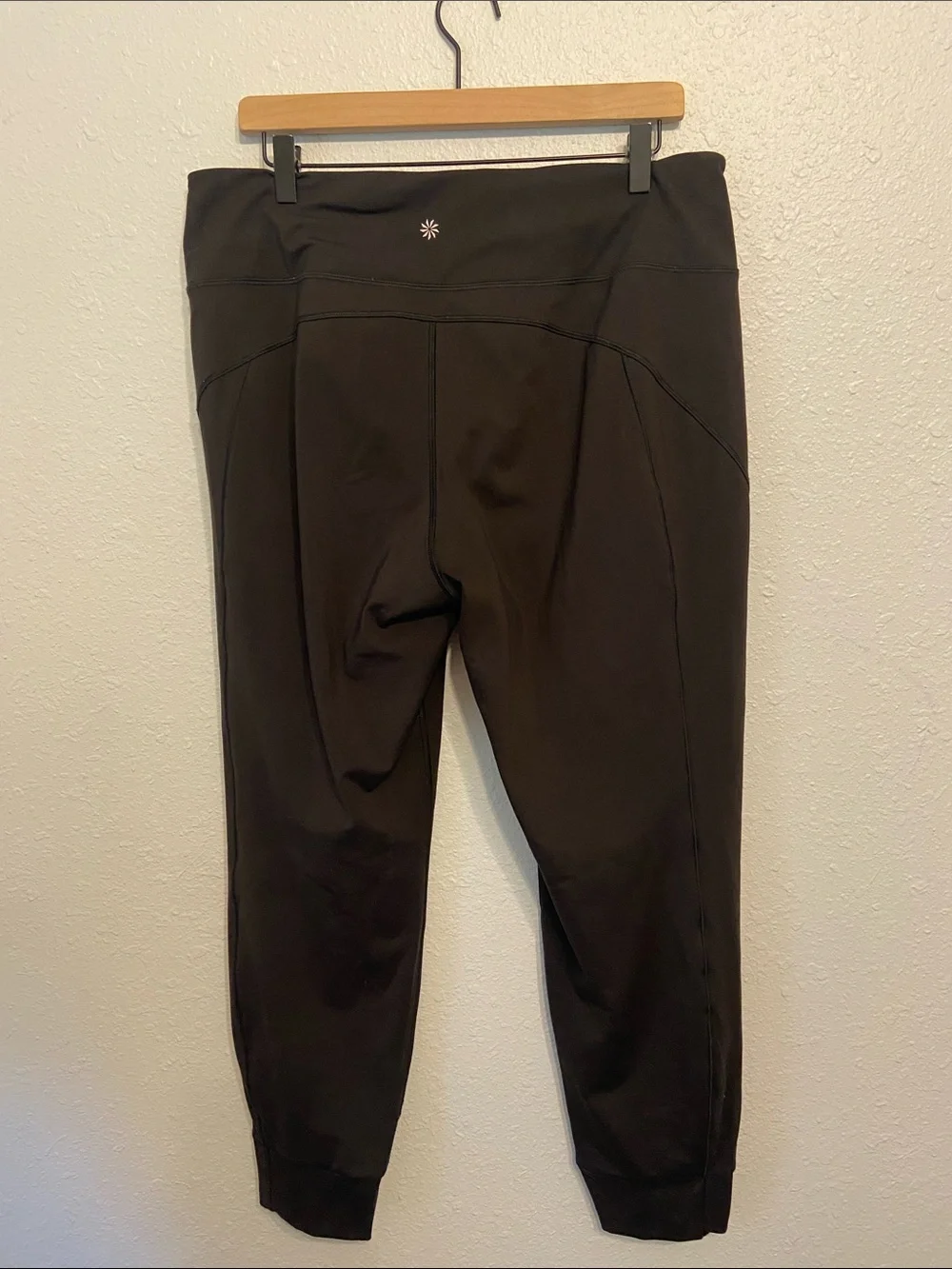 Athleta Black Rainier Jogger Pants Size Large